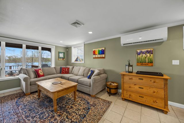 100 Lakeview Boulevard, Plymouth, MA 02360