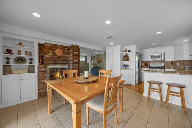 100 Lakeview Boulevard, Plymouth, MA 02360