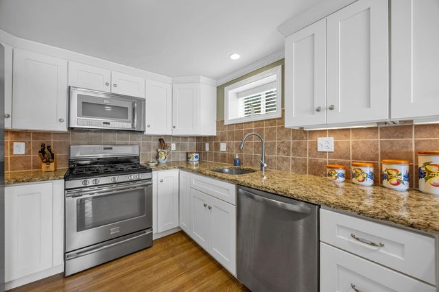 100 Lakeview Boulevard, Plymouth, MA 02360