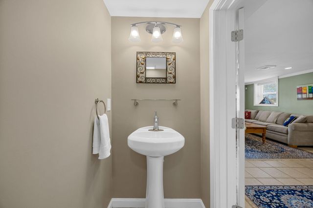 100 Lakeview Boulevard, Plymouth, MA 02360