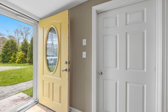 100 Lakeview Boulevard, Plymouth, MA 02360
