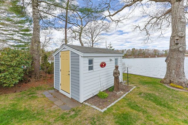 100 Lakeview Boulevard, Plymouth, MA 02360