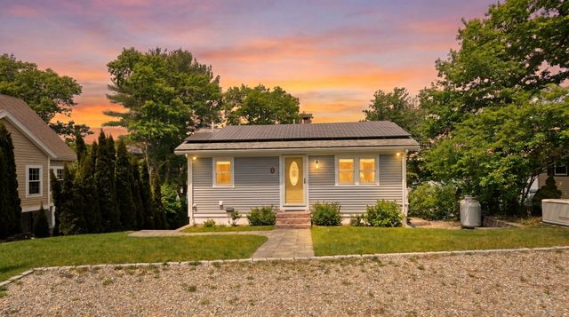 100 Lakeview Boulevard, Plymouth, MA 02360