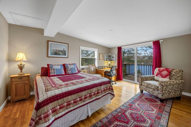 100 Lakeview Boulevard, Plymouth, MA 02360