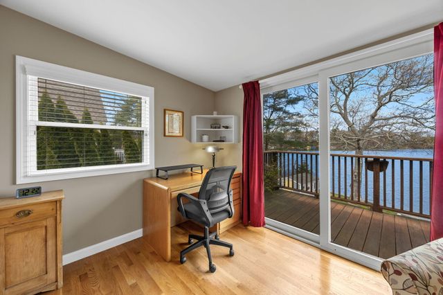100 Lakeview Boulevard, Plymouth, MA 02360