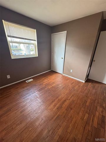 10418 Castle Drive, St Louis, MO 63136