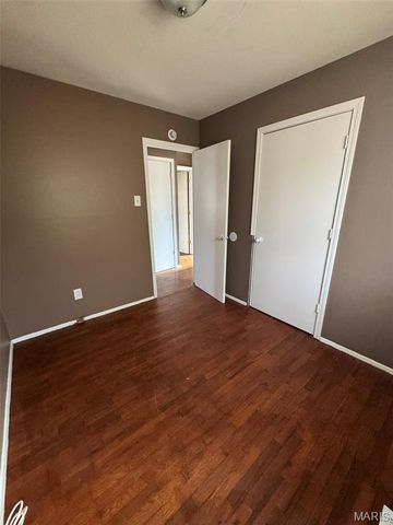 10418 Castle Drive, St Louis, MO 63136