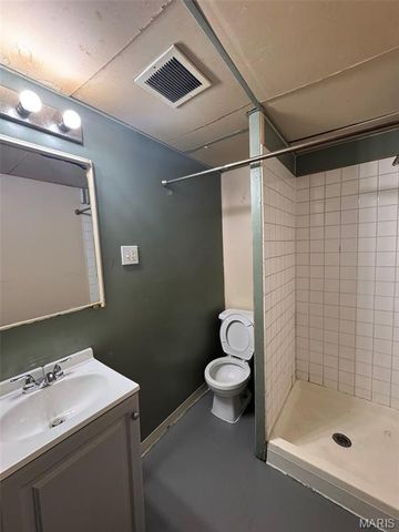 10418 Castle Drive, St Louis, MO 63136