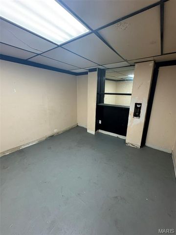 10418 Castle Drive, St Louis, MO 63136