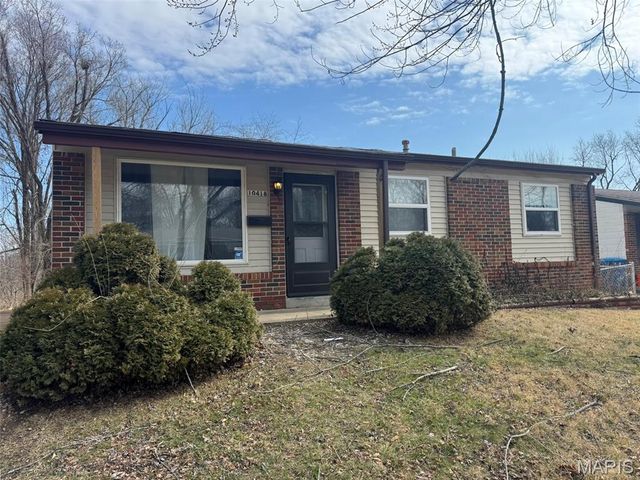 10418 Castle Drive, St Louis, MO 63136