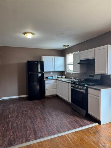 10418 Castle Drive, St Louis, MO 63136