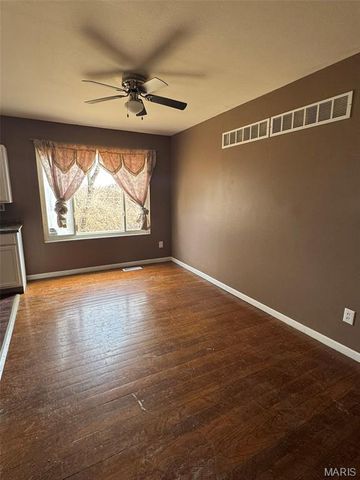 10418 Castle Drive, St Louis, MO 63136