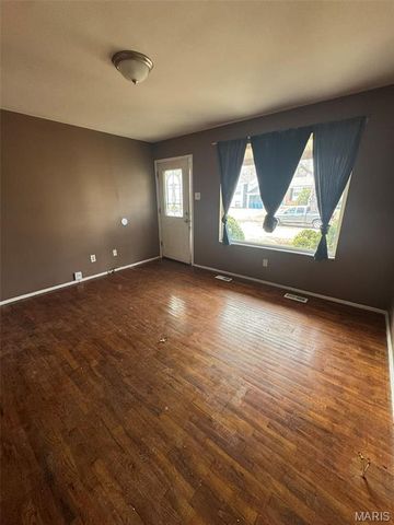 10418 Castle Drive, St Louis, MO 63136