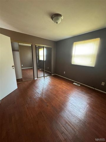 10418 Castle Drive, St Louis, MO 63136