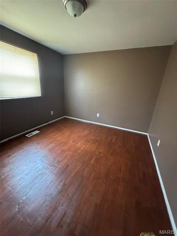 10418 Castle Drive, St Louis, MO 63136