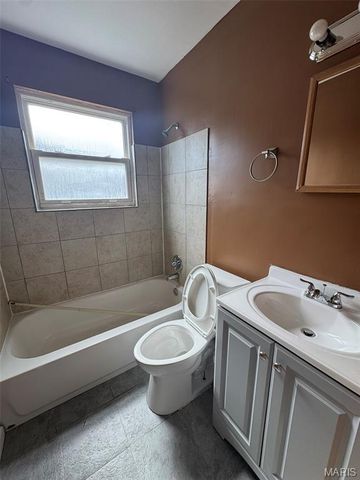 10418 Castle Drive, St Louis, MO 63136