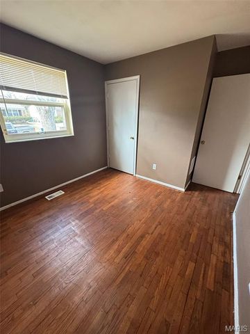 10418 Castle Drive, St Louis, MO 63136