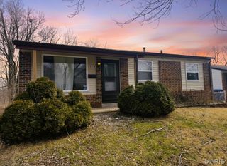 10418 Castle Drive, St Louis, MO 63136