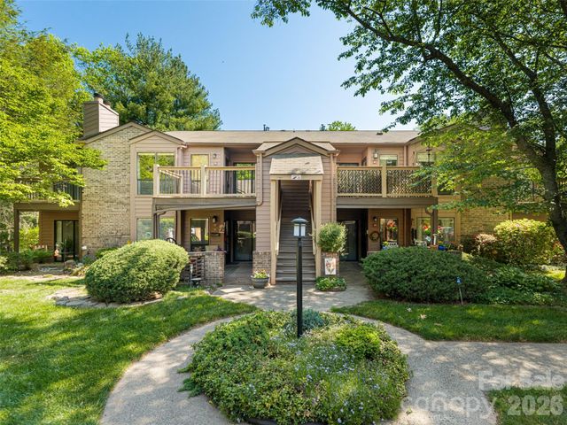 38 Ravencroft Lane E, Asheville, NC 28803