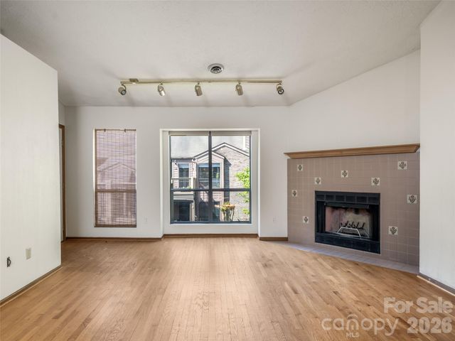38 Ravencroft Lane E, Asheville, NC 28803