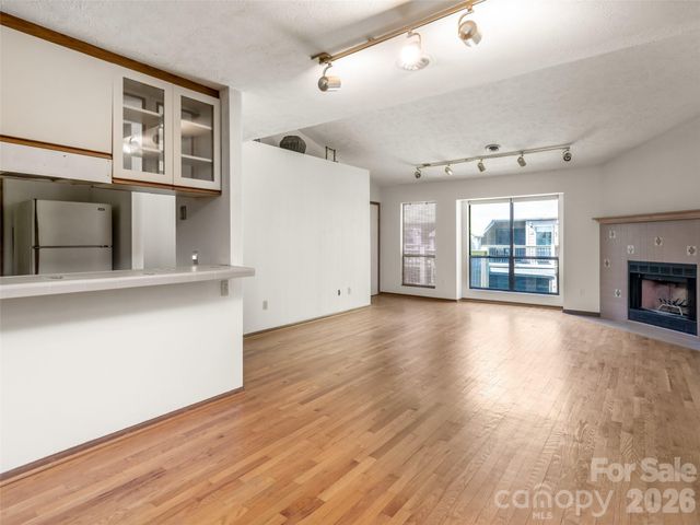 38 Ravencroft Lane E, Asheville, NC 28803