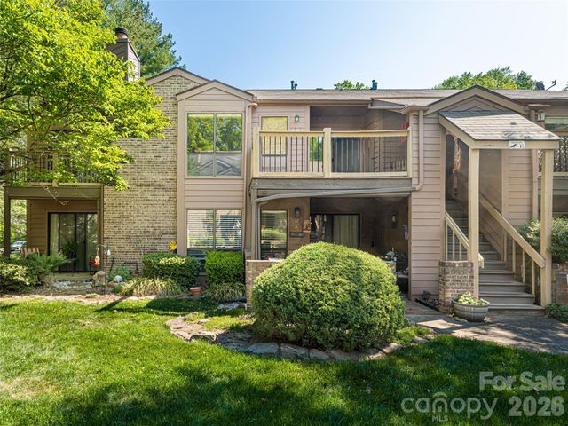 38 Ravencroft Lane E, Asheville, NC 28803