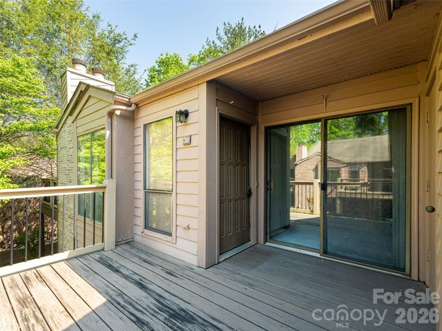 38 Ravencroft Lane E, Asheville, NC 28803