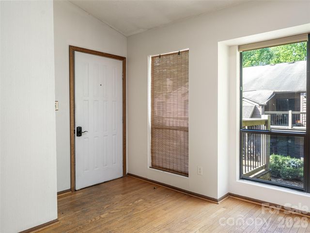 38 Ravencroft Lane E, Asheville, NC 28803
