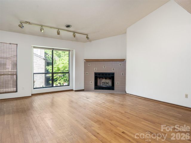 38 Ravencroft Lane E, Asheville, NC 28803