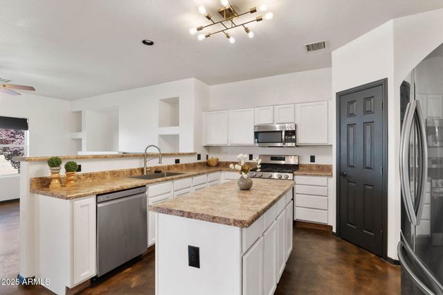 12722 E Viento Street, Dewey, AZ 86327