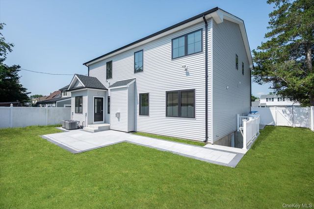 11 Forest Lane, Westbury, NY 11590