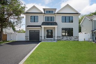 11 Forest Lane, Westbury, NY 11590