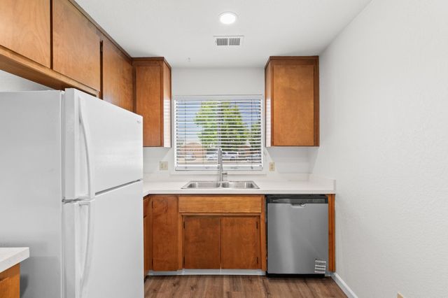 1426 Zinfandel Dr, Lodi, CA 95242