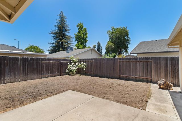 1426 Zinfandel Dr, Lodi, CA 95242