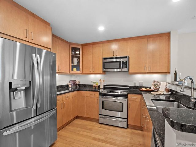 7220 W Bonfils Ln 205, Lakewood, CO 80226