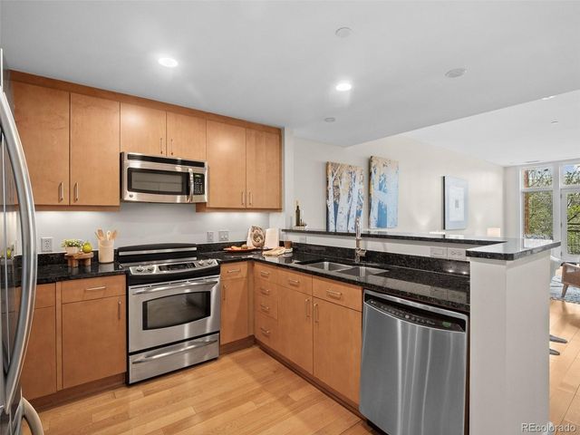 7220 W Bonfils Ln 205, Lakewood, CO 80226