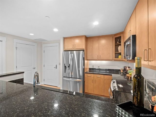 7220 W Bonfils Ln 205, Lakewood, CO 80226