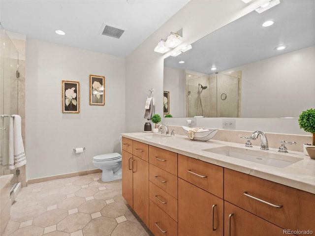 7220 W Bonfils Ln 205, Lakewood, CO 80226