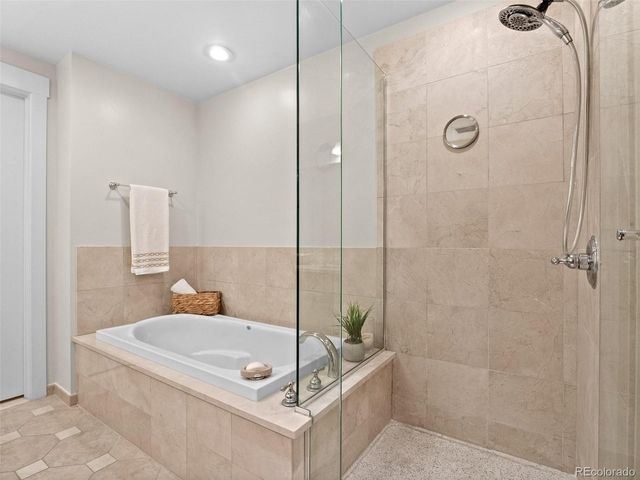 7220 W Bonfils Ln 205, Lakewood, CO 80226
