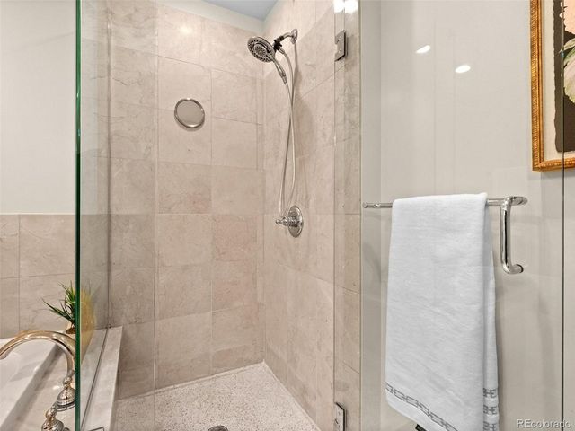 7220 W Bonfils Ln 205, Lakewood, CO 80226