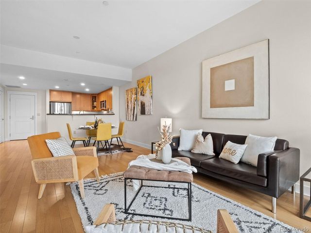 7220 W Bonfils Ln 205, Lakewood, CO 80226