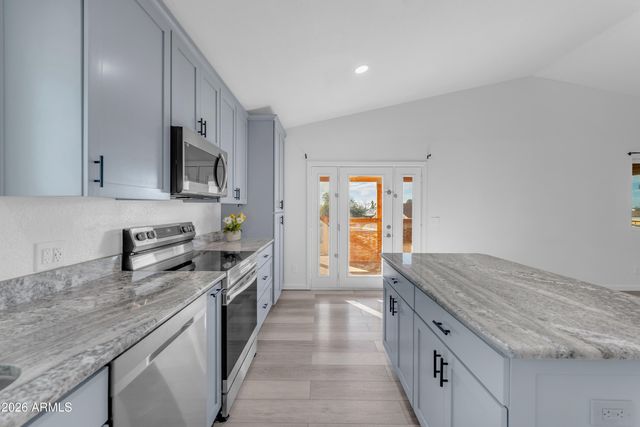 1852 N SAFFRON Circle, Mesa, AZ 85205