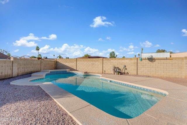 1852 N SAFFRON Circle, Mesa, AZ 85205