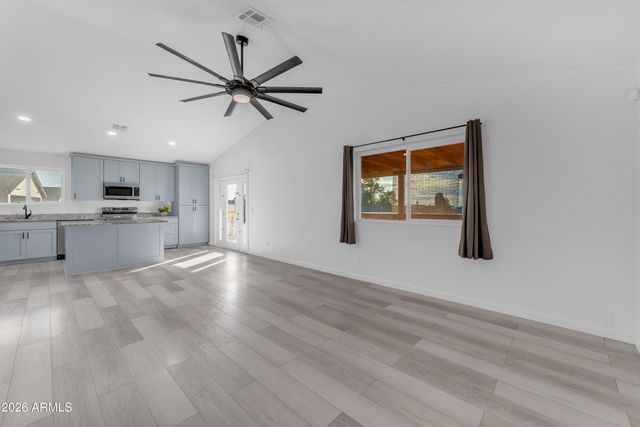 1852 N SAFFRON Circle, Mesa, AZ 85205