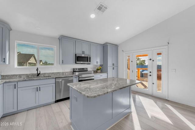 1852 N SAFFRON Circle, Mesa, AZ 85205