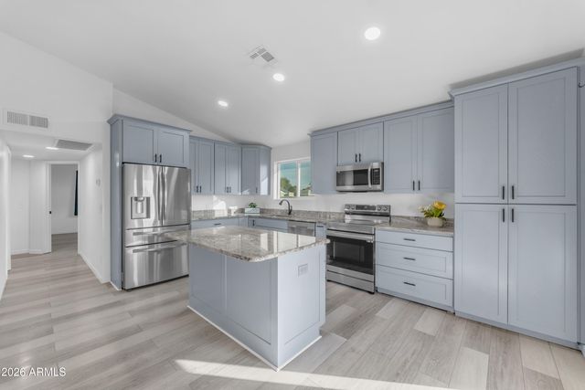 1852 N SAFFRON Circle, Mesa, AZ 85205