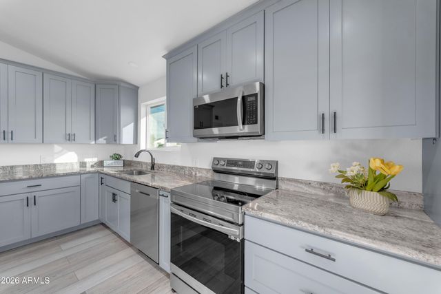 1852 N SAFFRON Circle, Mesa, AZ 85205