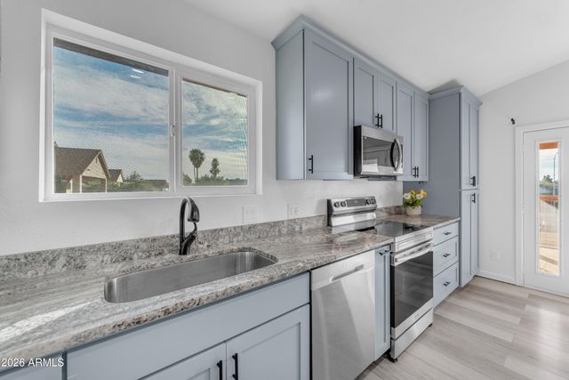 1852 N SAFFRON Circle, Mesa, AZ 85205