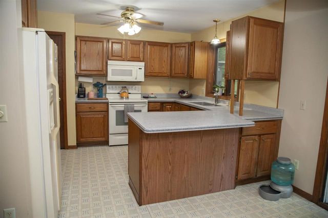 400 Oak Valley Road, Mount Horeb, WI 53572