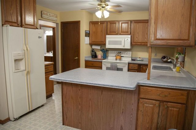 400 Oak Valley Road, Mount Horeb, WI 53572